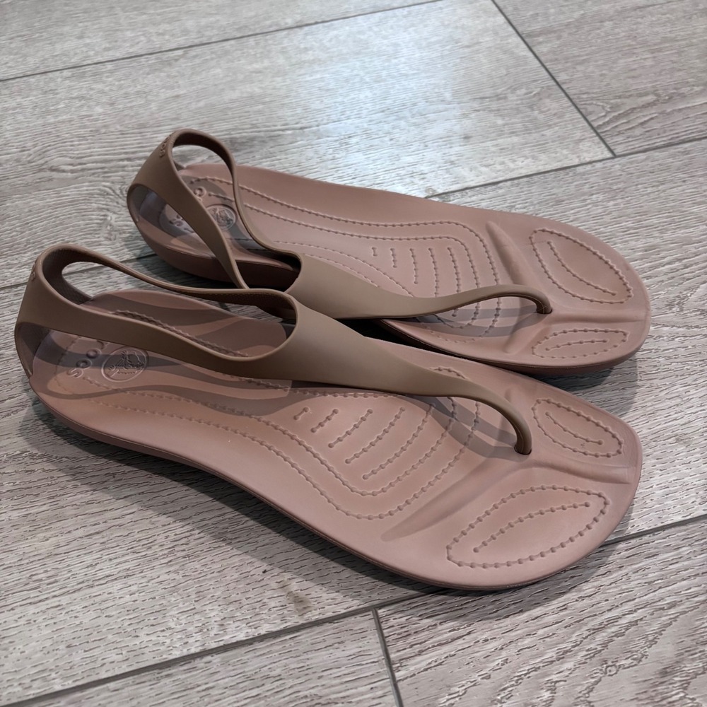 Crocs Sexi Flip Sandals Womens 10 Tan T-Strap Slingback Comfort Flat Beach Shoes